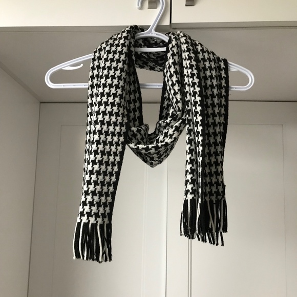 Black and White Houndstooth Fringed Scarf - Picture 1 of 3